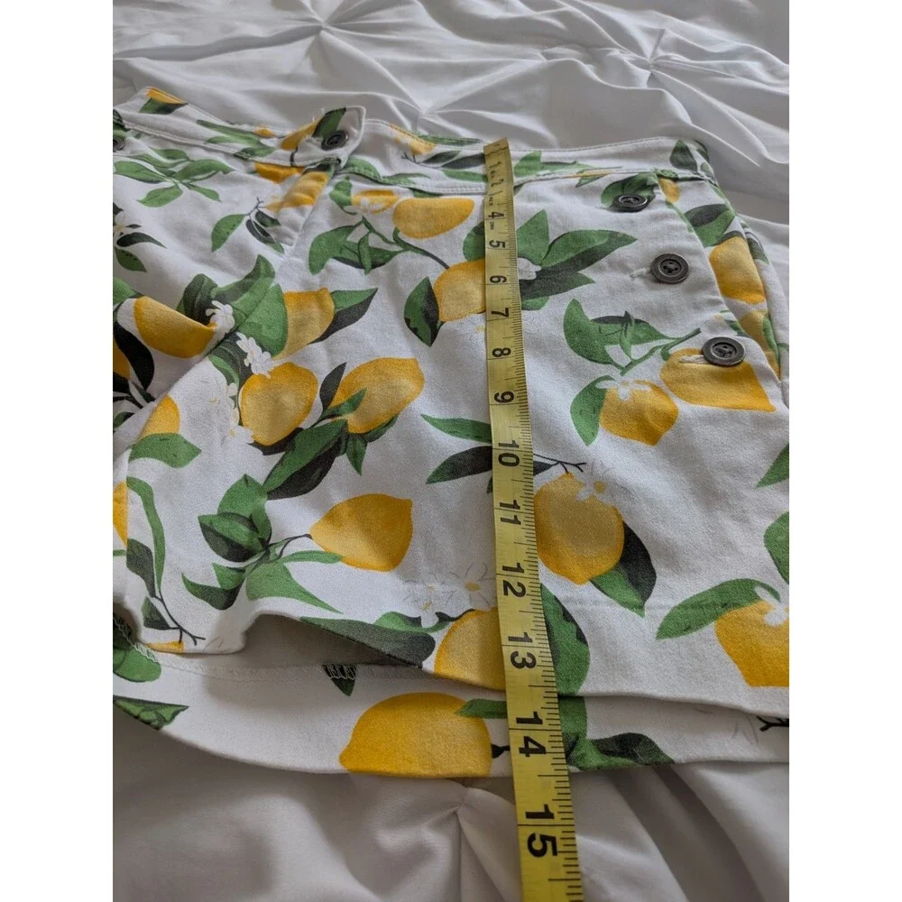 Isaac Mizrahi NY Lemon Print Shorts Women's 8 White Yellow Cotton Stretch Preppy